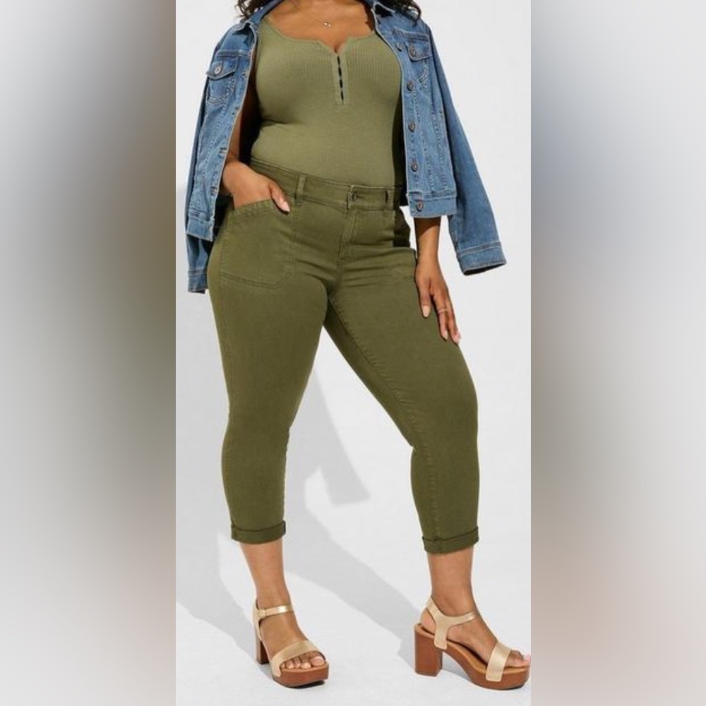 NWT Torrid Perfect Relaxed Utility Crop Pant Sz 20